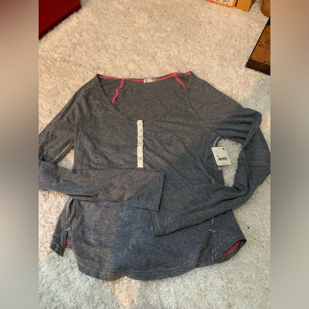 Free People layering top NWT